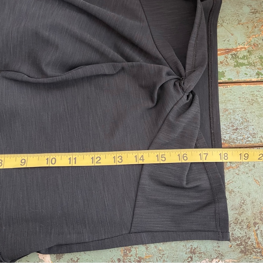 Beyond Yoga Heather Rib Groove Long Sleeve Twist Cropped Top Black Heather Sz M - Picture 16 of 16